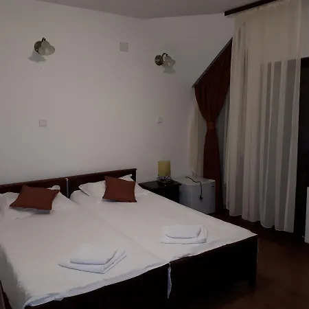 Konukevi Rustic Ana 3*