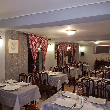 Konukevi Rustic Ana 3*